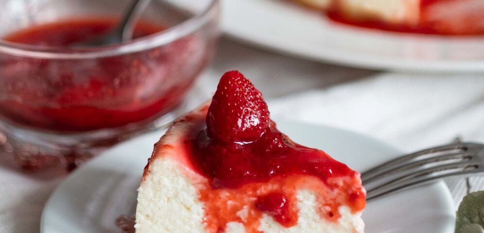 Truskawkowe  ciasto z białkiem bez pieczenia